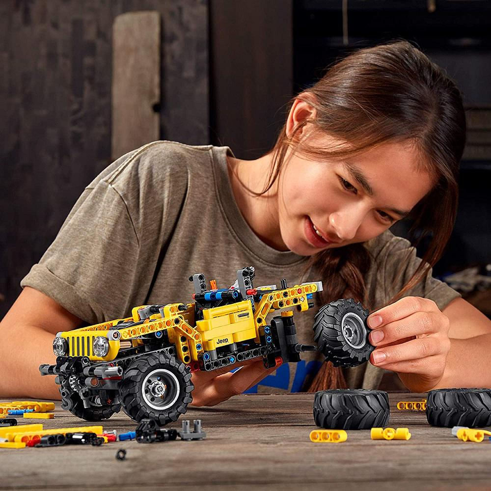 Lego Technic Jeep Wrangler 665 Piezas 42122 img #3