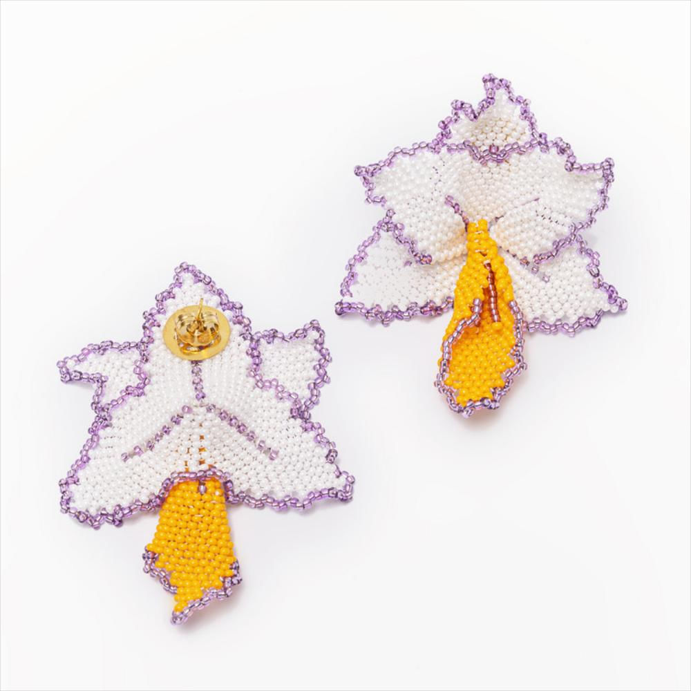Aretes De Diseño De Orquidea Cattleya Triane Blanca Con Pistilo Naranja img #2