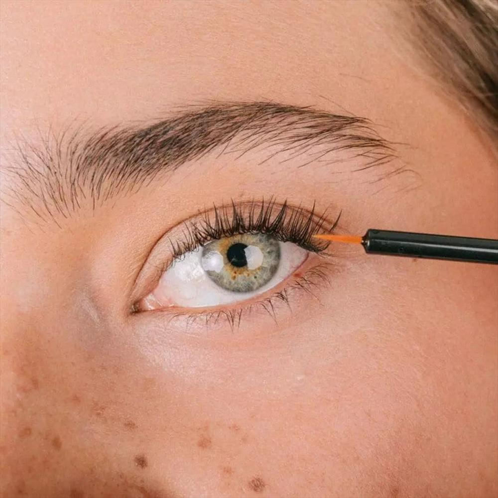 Eyelash Serum img #5