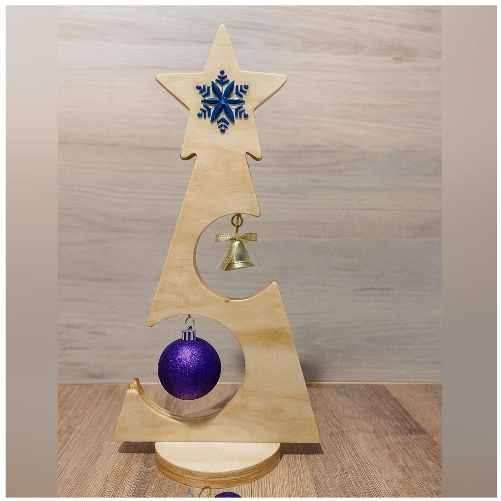 Árbol Decorativo En Tríplex Con Adornos Rojos img #1