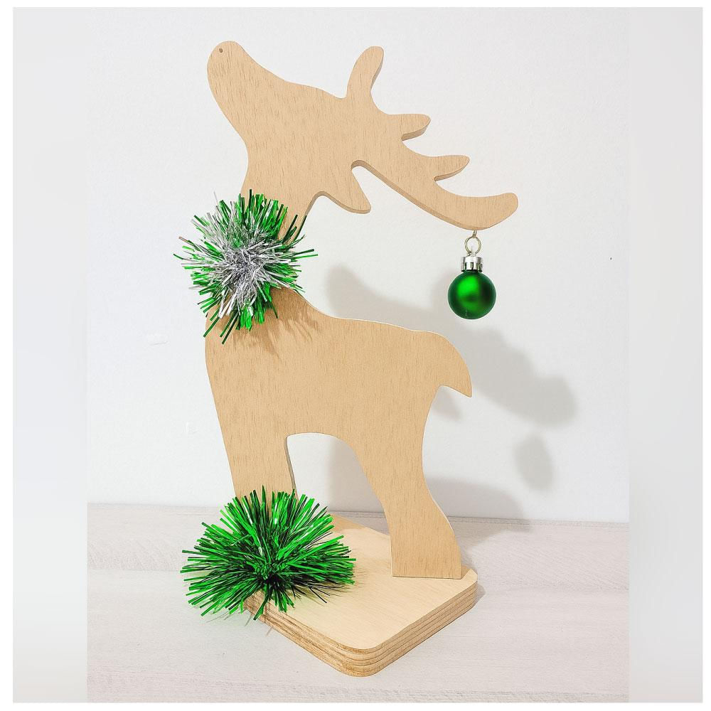 Reno Decorativo En Tríplex Con Adornos Verdes img #1