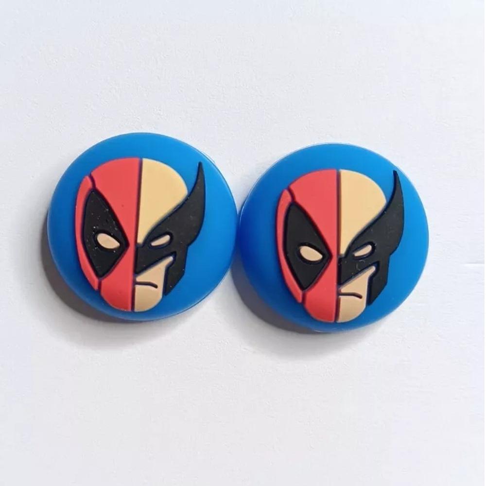 1 Par Grips Protector Joystick Análogo Consola Diseño Deadpool Vs Wolverine img #1