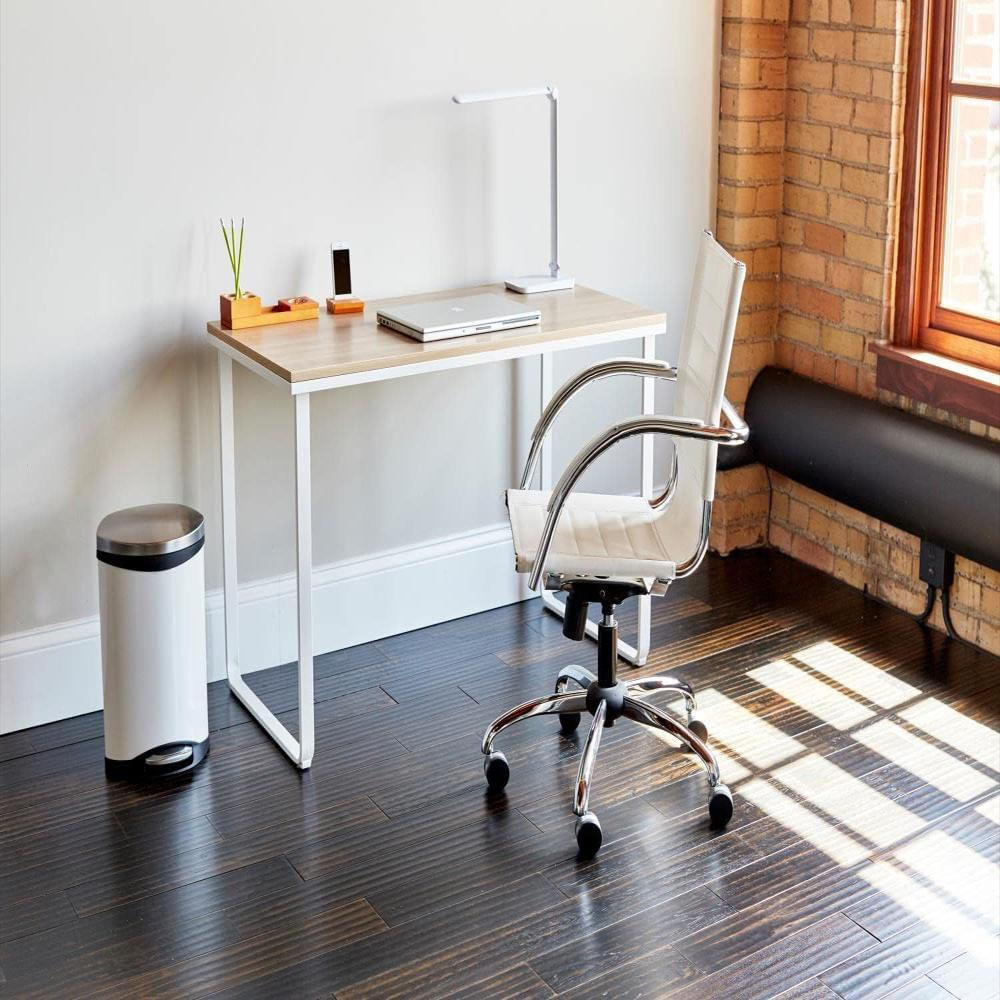 Escritorio Safco Products 47 pulgadas Laminado Madera Haya Base Trineo Patas Blancas Resistente Para Oficina Y Hogar img #5